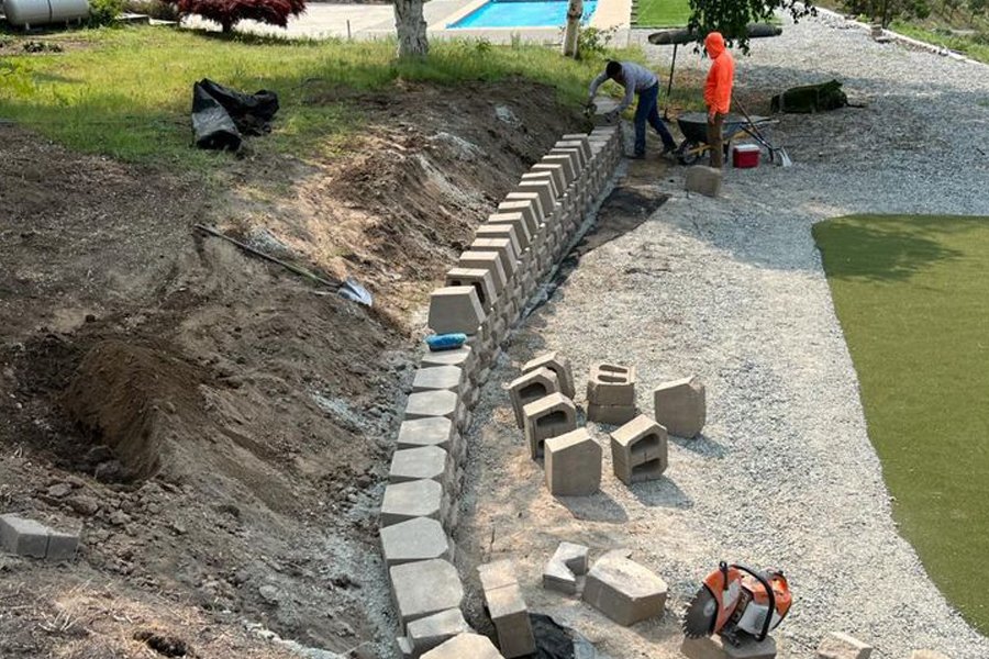 Retaining Wall Installer in Belmont Bronx NY